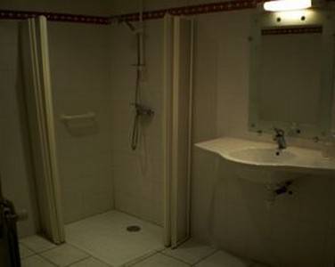 Imagen de la habitación del Hotel L'aptois. Foto 15