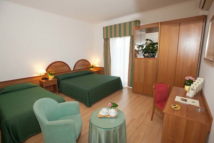 Imagen de la habitación del Hotel L'aquila. Foto 2