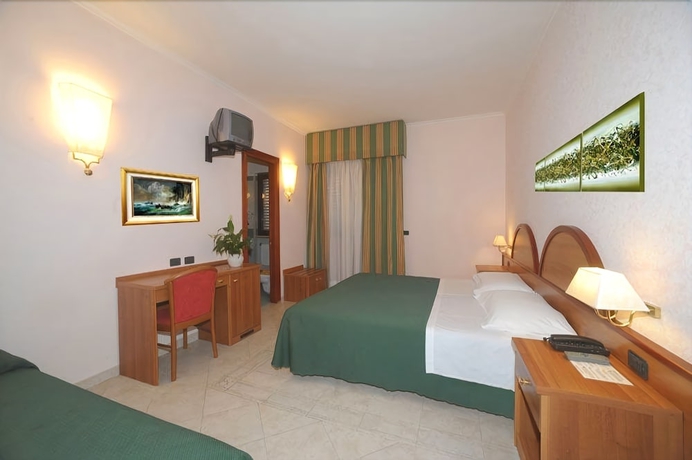 Imagen de la habitación del Hotel L'aquila. Foto 3