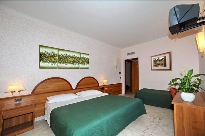 Imagen de la habitación del Hotel L'aquila. Foto 6