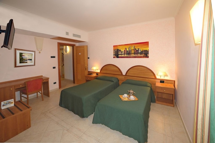 Imagen de la habitación del Hotel L'aquila. Foto 7