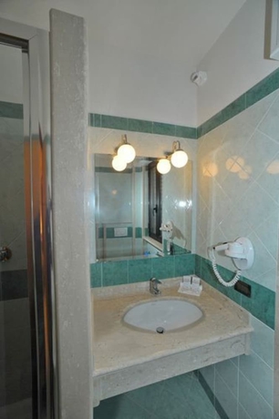 Imagen de la habitación del Hotel L'aquila. Foto 8