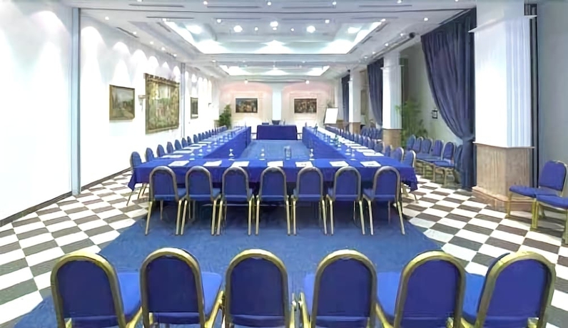 Imagen de los interiores del Hotel L'aquila. Foto 19