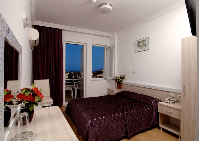 Imagen de los interiores del Hotel Lara Diamond. Foto 11