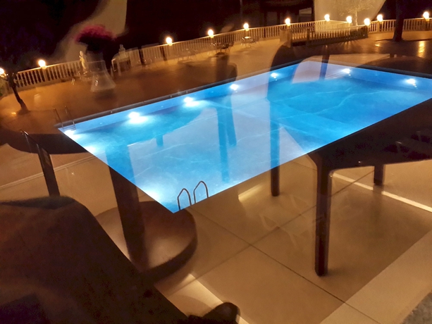 Imagen de la piscina del Hotel Lara Otel. Foto 12