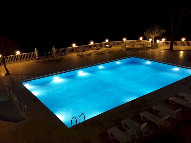 Imagen de la piscina del Hotel Lara Otel. Foto 13