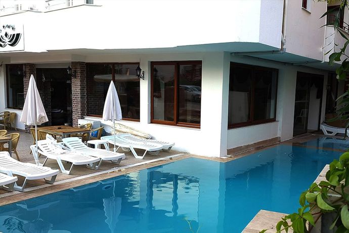 Imagen de la piscina del Hotel Lara Palace. Foto 16