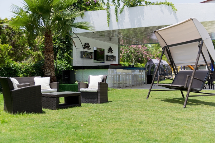 Imagen de los exteriores del Hotel Lara World. Foto 6