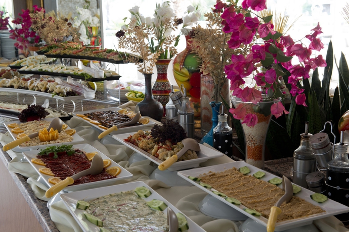 Imagen del bar/restaurante del Hotel Lara World. Foto 3