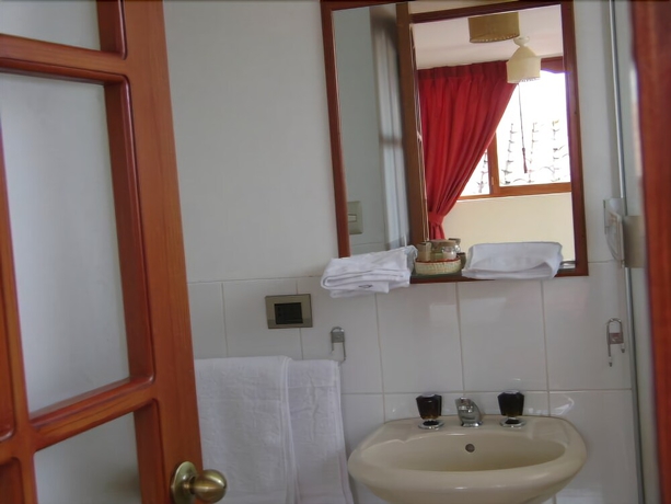 Imagen de la habitación del Hotel Laramani Boutique. Foto 19