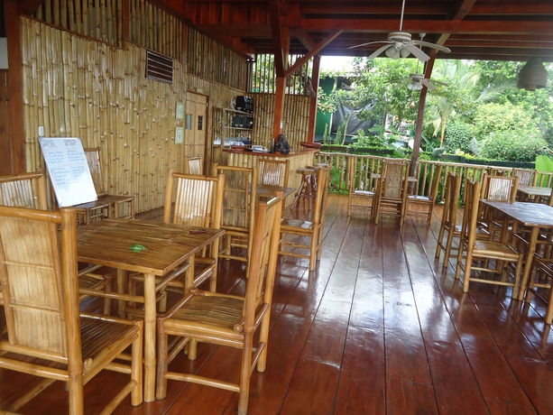 Imagen del bar/restaurante del Hotel Lara's Planet. Foto 2