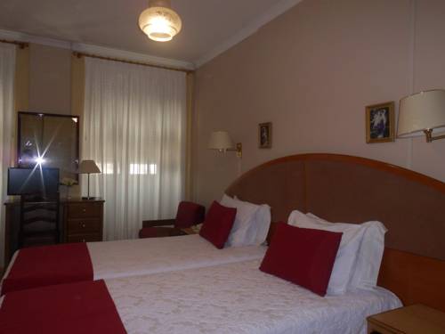 Imagen de la habitación del Hotel Larbelo. Foto 3