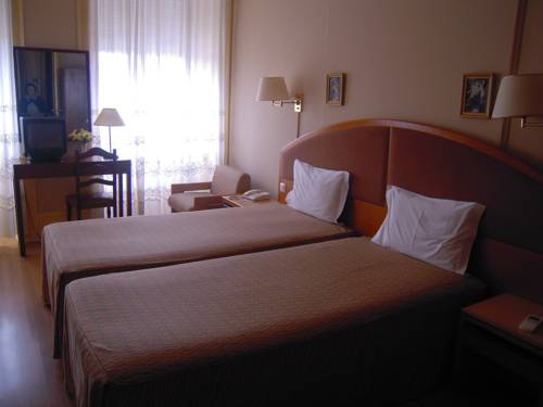 Imagen de la habitación del Hotel Larbelo. Foto 9