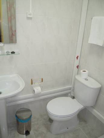 Imagen de la habitación del Hotel Larbelo. Foto 10