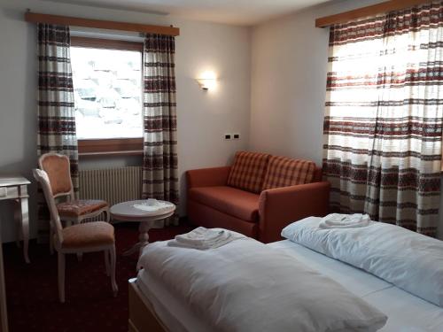 Imagen de la habitación del Hotel Larch. Foto 7