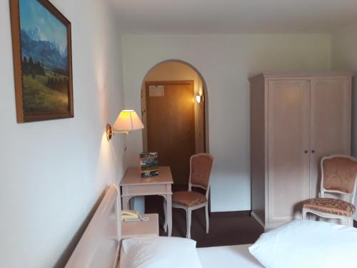 Imagen de la habitación del Hotel Larch. Foto 8