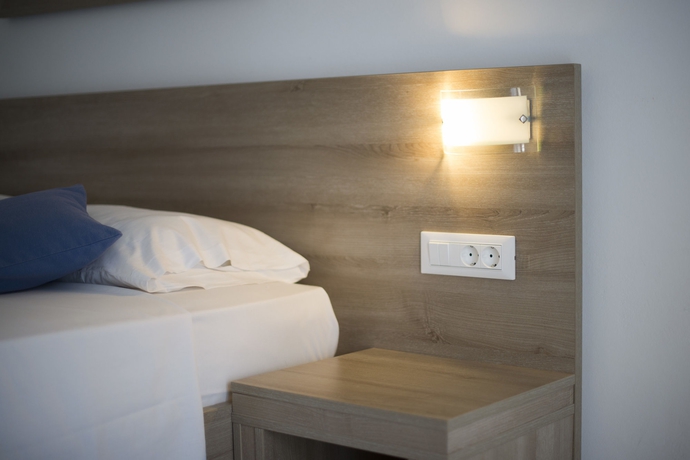 Imagen de la habitación del Hotel Lardos Bay. Foto 7