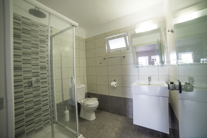 Imagen de la habitación del Hotel Lardos Bay. Foto 10