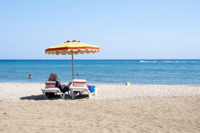 Imagen de los exteriores del Hotel Lardos Bay. Foto 16