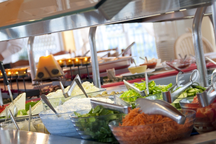 Imagen del bar/restaurante del Hotel Lardos Bay. Foto 4