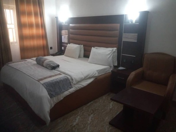 Imagen de la habitación del Hotel Larema Internationals and suites. Foto 6