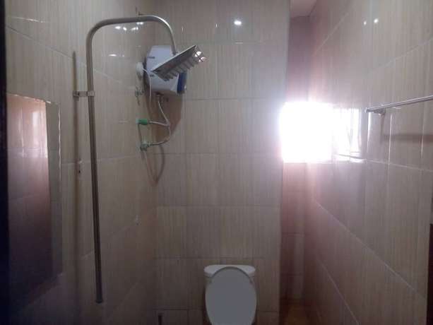 Imagen de la habitación del Hotel Larema Internationals and suites. Foto 7