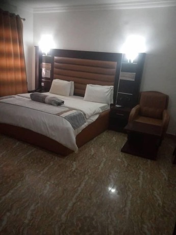 Imagen de la habitación del Hotel Larema Internationals and suites. Foto 8