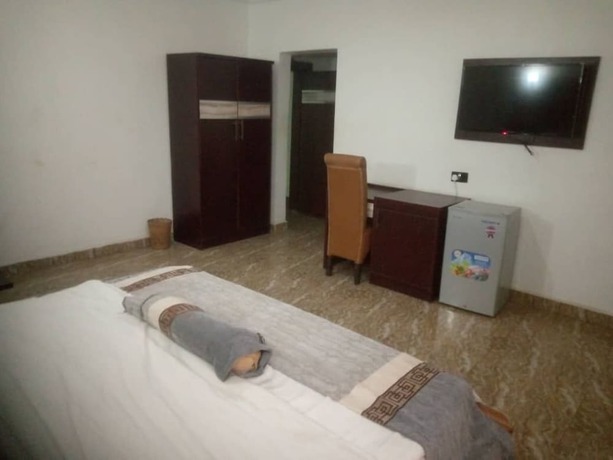 Imagen de la habitación del Hotel Larema Internationals and suites. Foto 9