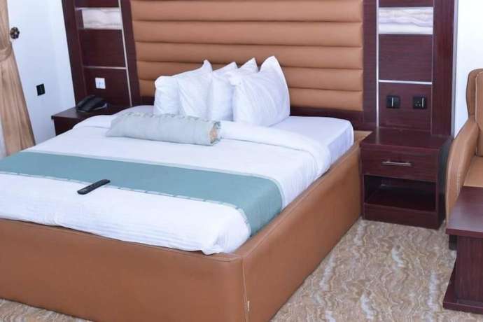 Imagen de la habitación del Hotel Larema Internationals and suites. Foto 12