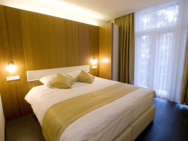 Imagen de la habitación del Hotel Larende. Foto 11