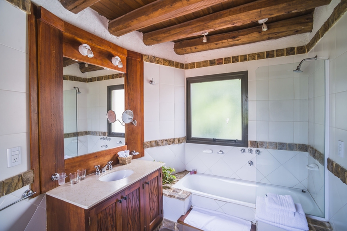 Imagen de la habitación del Hotel Lares De Chacras. Foto 5