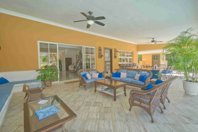 Imagen general del Hotel Large Golf View Villa With Pool Jacuzzi and Staff. Foto 1