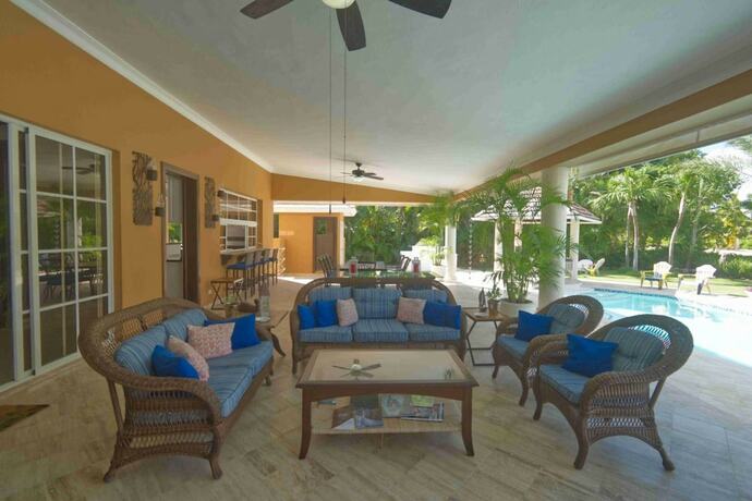 Imagen general del Hotel Large Golf View Villa With Pool Jacuzzi and Staff. Foto 2