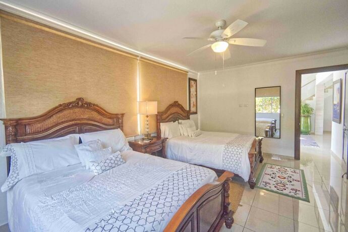 Imagen general del Hotel Large Golf View Villa With Pool Jacuzzi and Staff. Foto 3