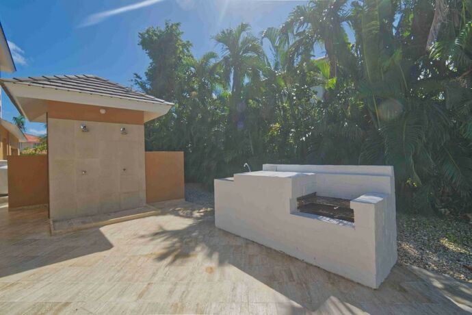 Imagen general del Hotel Large Golf View Villa With Pool Jacuzzi and Staff. Foto 5