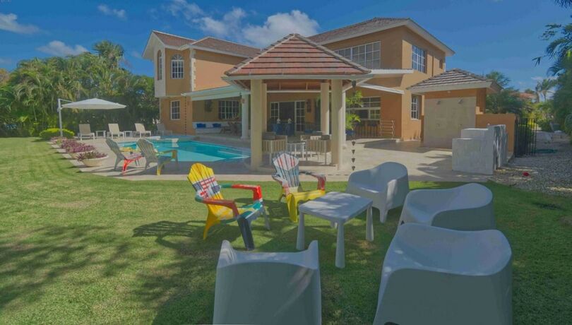 Imagen general del Hotel Large Golf View Villa With Pool Jacuzzi and Staff. Foto 6