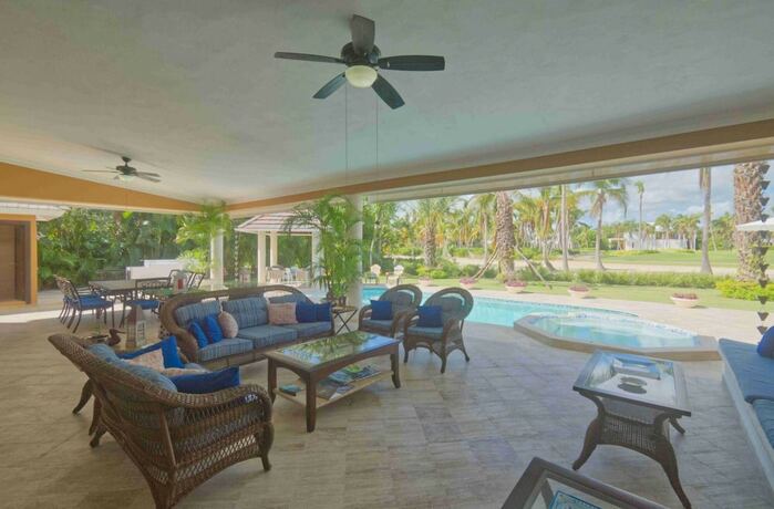 Imagen general del Hotel Large Golf View Villa With Pool Jacuzzi and Staff. Foto 14