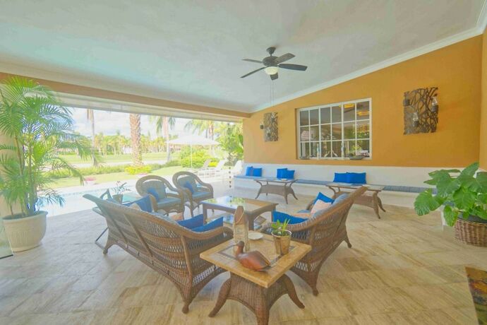 Imagen general del Hotel Large Golf View Villa With Pool Jacuzzi and Staff. Foto 16