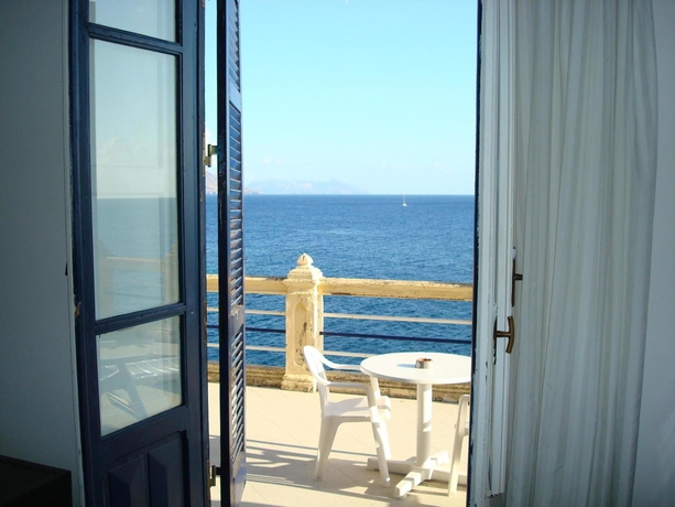 Imagen de los exteriores del Hotel L'ariana Isole Eolie - Una Esperienze. Foto 7