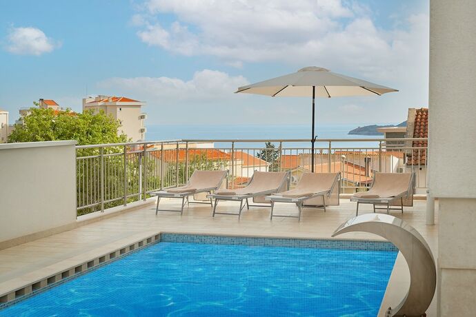 Imagen general del Hotel Larimar, Becici. Foto 1