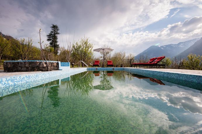 Imagen de la piscina del Hotel Larisa Resort, Manali. Foto 20