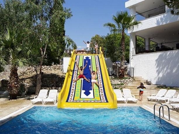 Imagen general del Hotel Larissa Beach Club. Foto 6