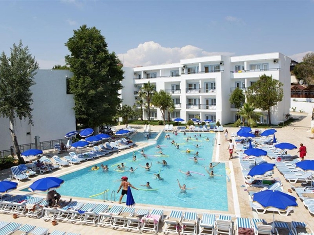 Imagen general del Hotel Larissa Beach Club. Foto 10