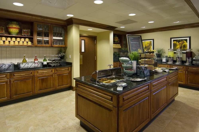 Imagen del bar/restaurante del Hotel Larkspur Landing Extended Stay Suites St. Louis Riverport - Airport West. Foto 2