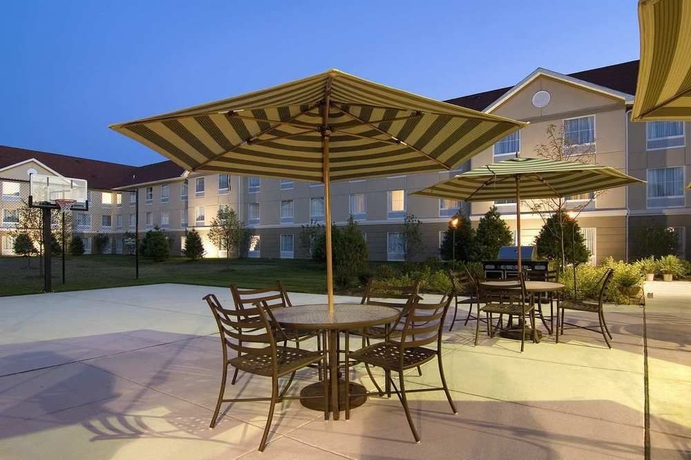 Imagen de los exteriores del Hotel Larkspur Landing Extended Stay Suites St. Louis Riverport - Airport West. Foto 7
