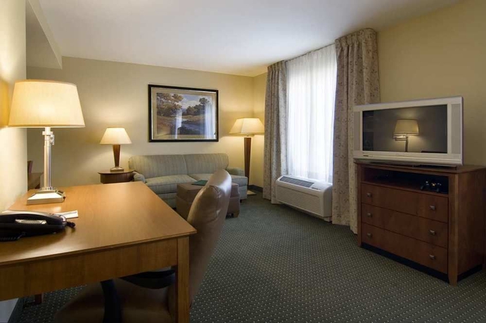 Imagen de los interiores del Hotel Larkspur Landing Extended Stay Suites St. Louis Riverport - Airport West. Foto 11