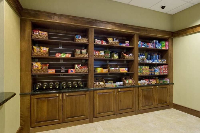 Imagen del bar/restaurante del Hotel Larkspur Landing Extended Stay Suites St. Louis Riverport - Airport West. Foto 3
