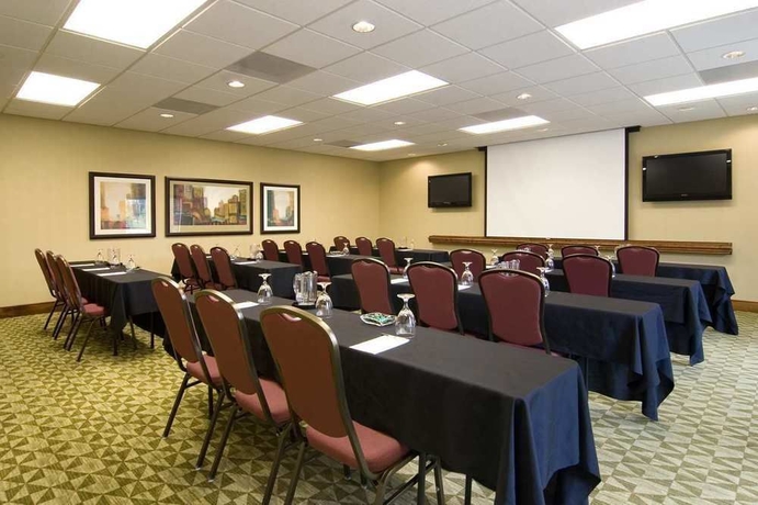 Imagen de los interiores del Hotel Larkspur Landing Extended Stay Suites St. Louis Riverport - Airport West. Foto 15