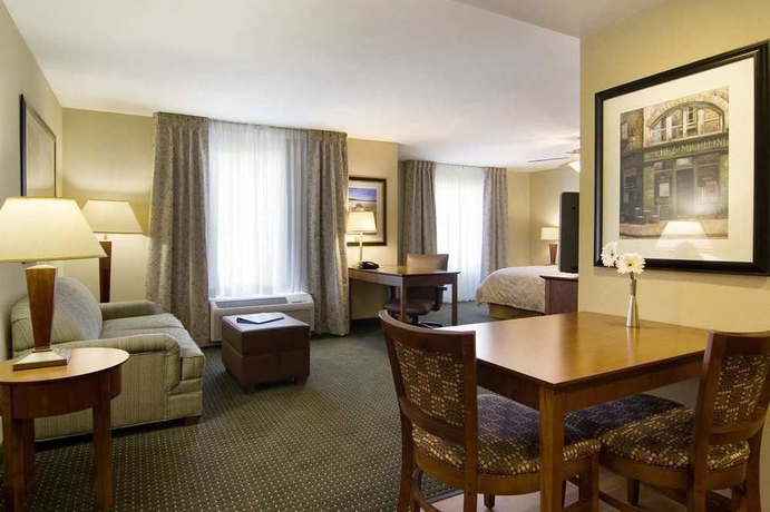Imagen de los interiores del Hotel Larkspur Landing Extended Stay Suites St. Louis Riverport - Airport West. Foto 16