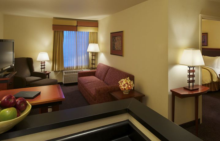 Imagen de la habitación del Hotel Larkspur Landing Folsom - An All-Suite. Foto 7